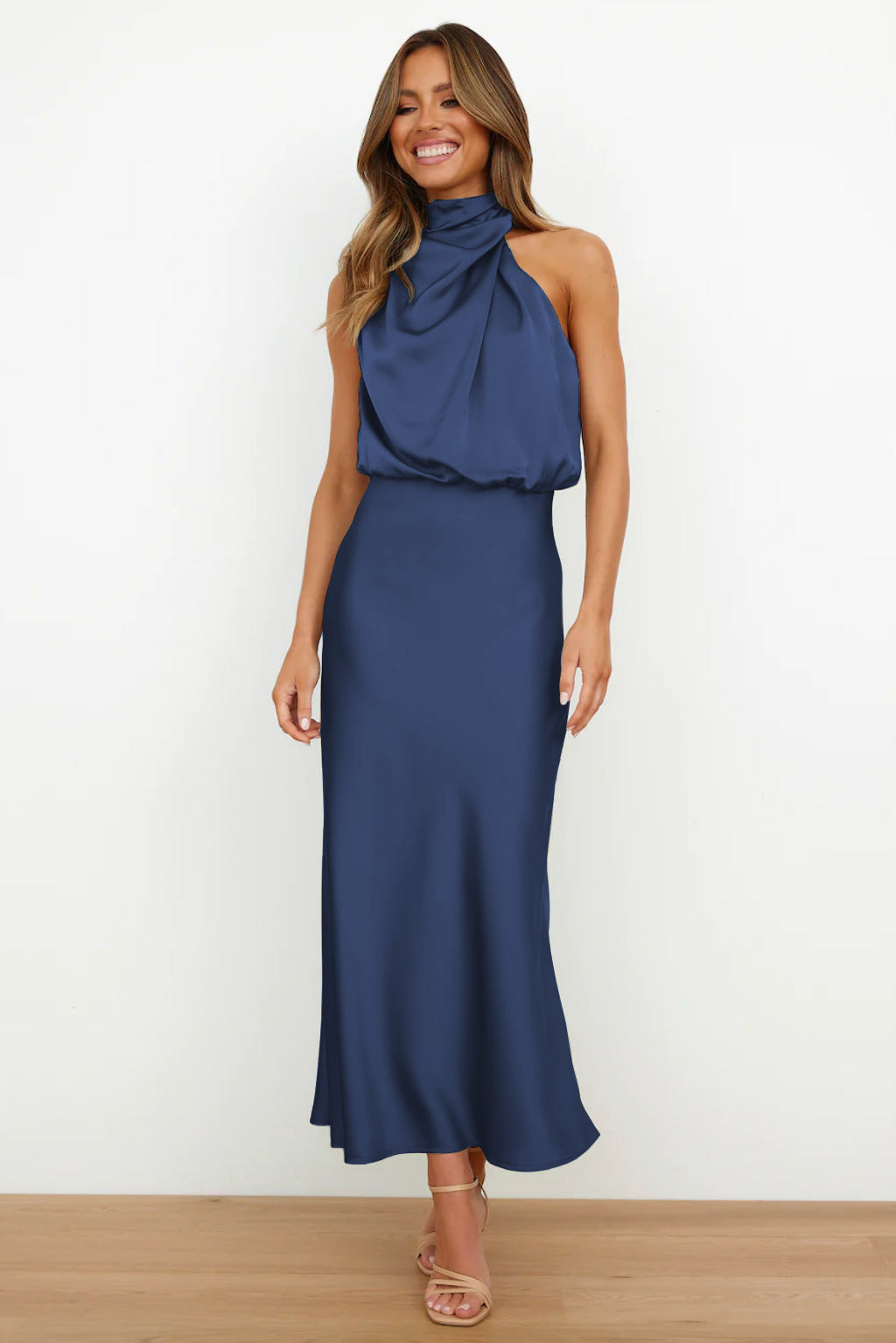 Adelaide | Lang geschnittenes Kleid mit Neckholder