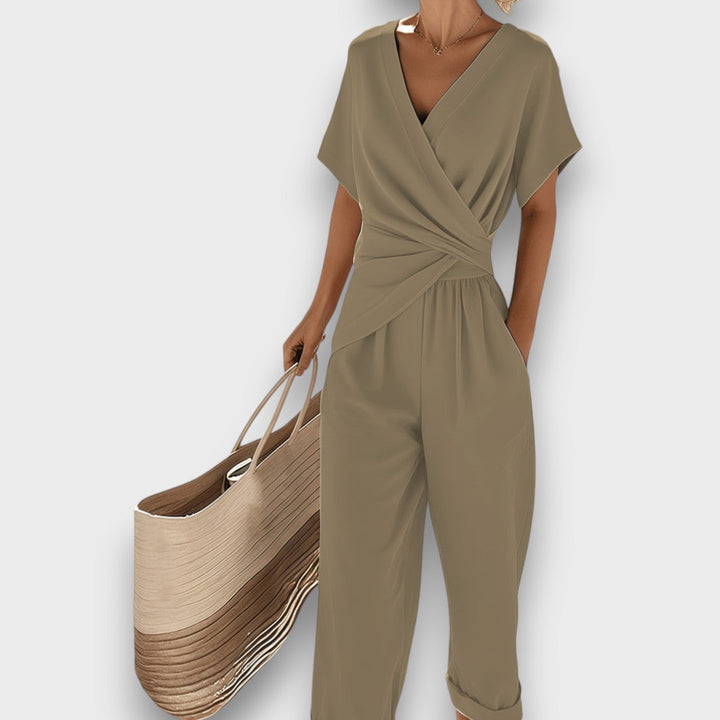 Claira | Sommerlicher Jumpsuit mit Wickeloptik