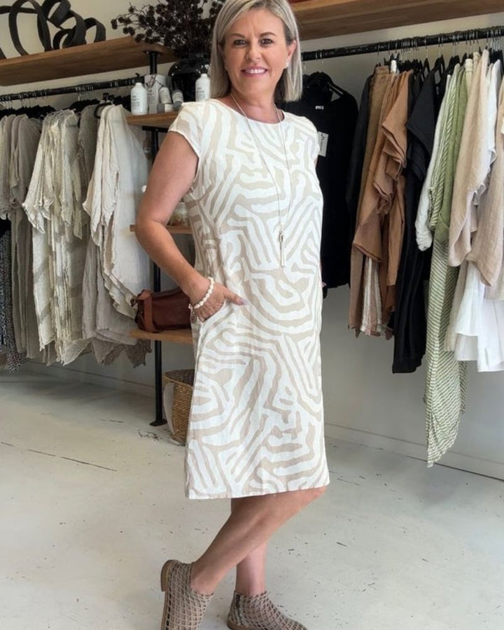 Uschi | Schlichtes Kleid mit Rundhalsausschnitt und schönem Print