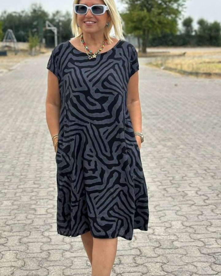 Uschi | Schlichtes Kleid mit Rundhalsausschnitt und schönem Print