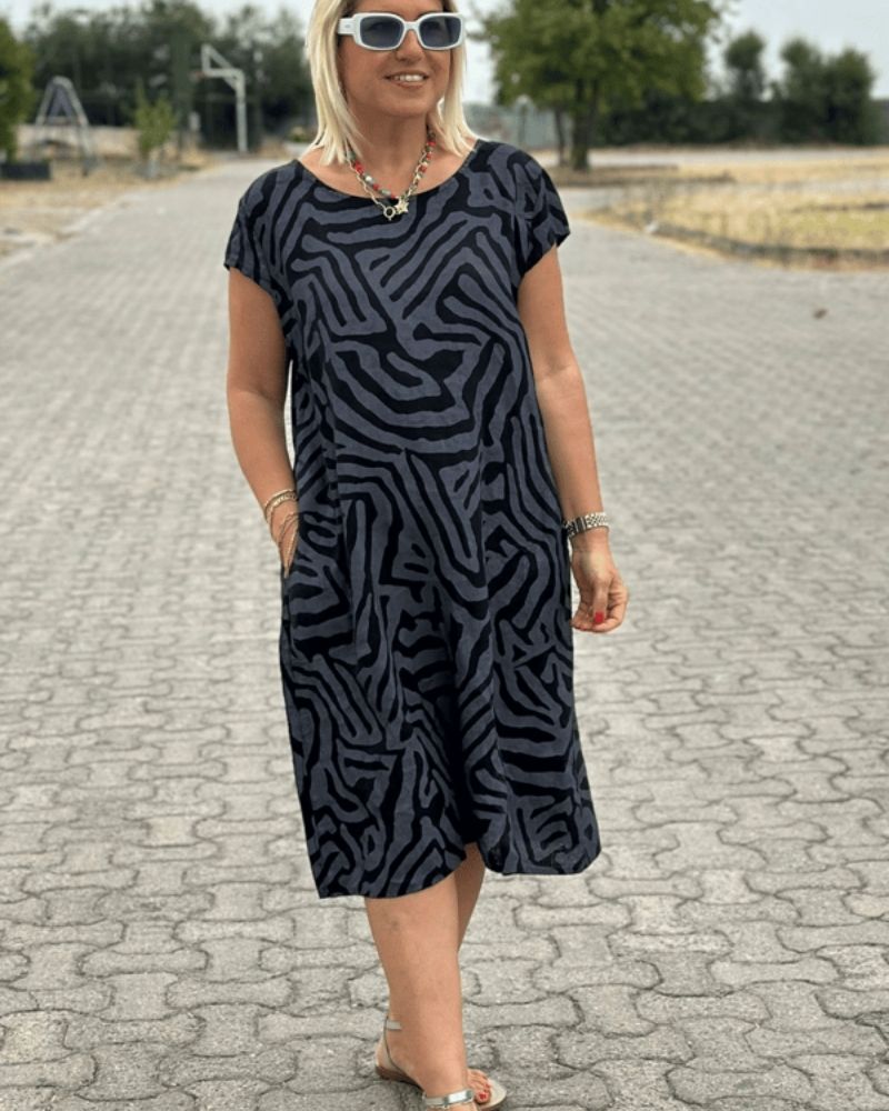 Uschi | Schlichtes Kleid mit Rundhalsausschnitt und schönem Print