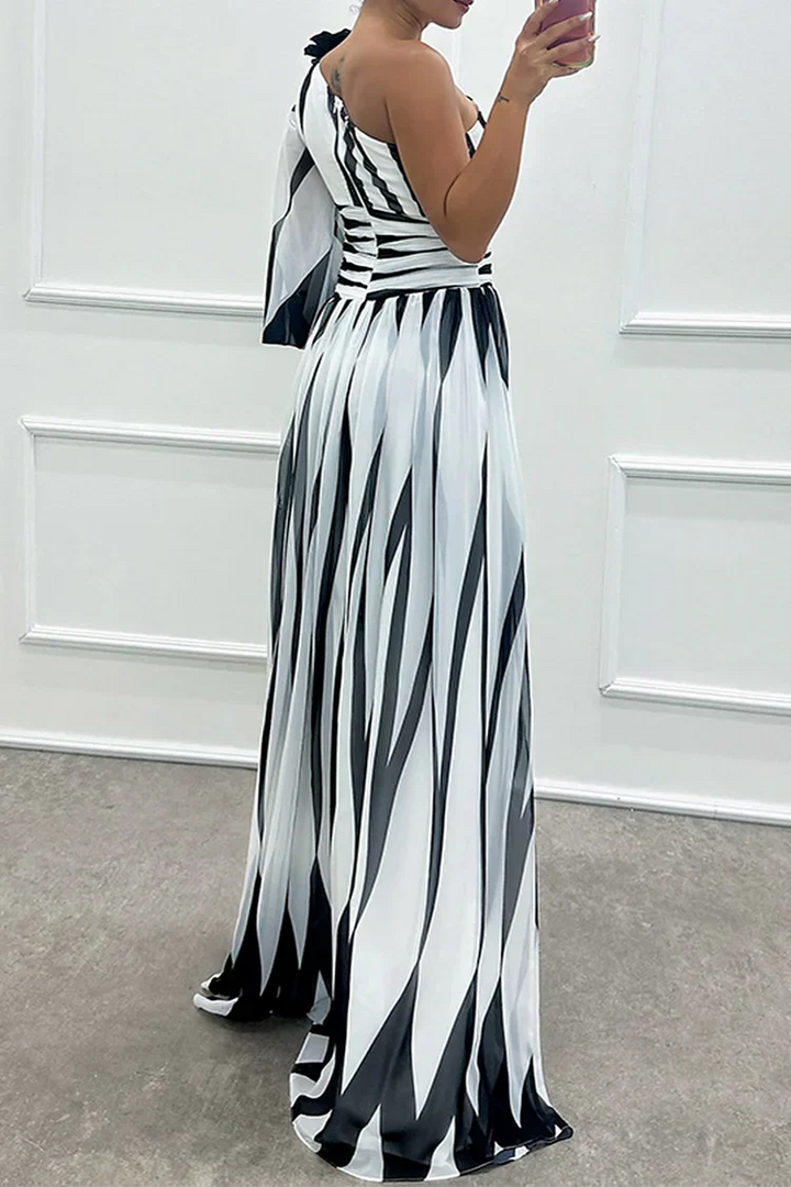 Corine | Elegantes gestreiftes Maxikleid mit einem Schulterträger