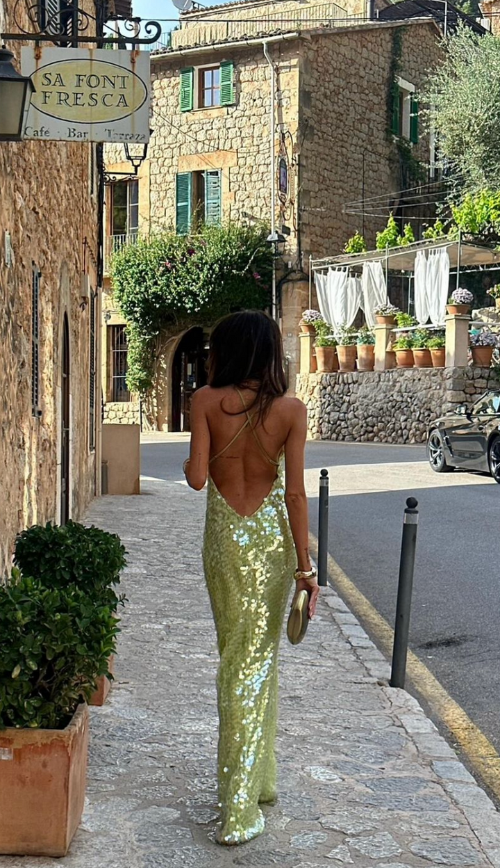 Layla | Glitzerndes Partykleid mit quadratischem Kragen und Rückenausschnitt