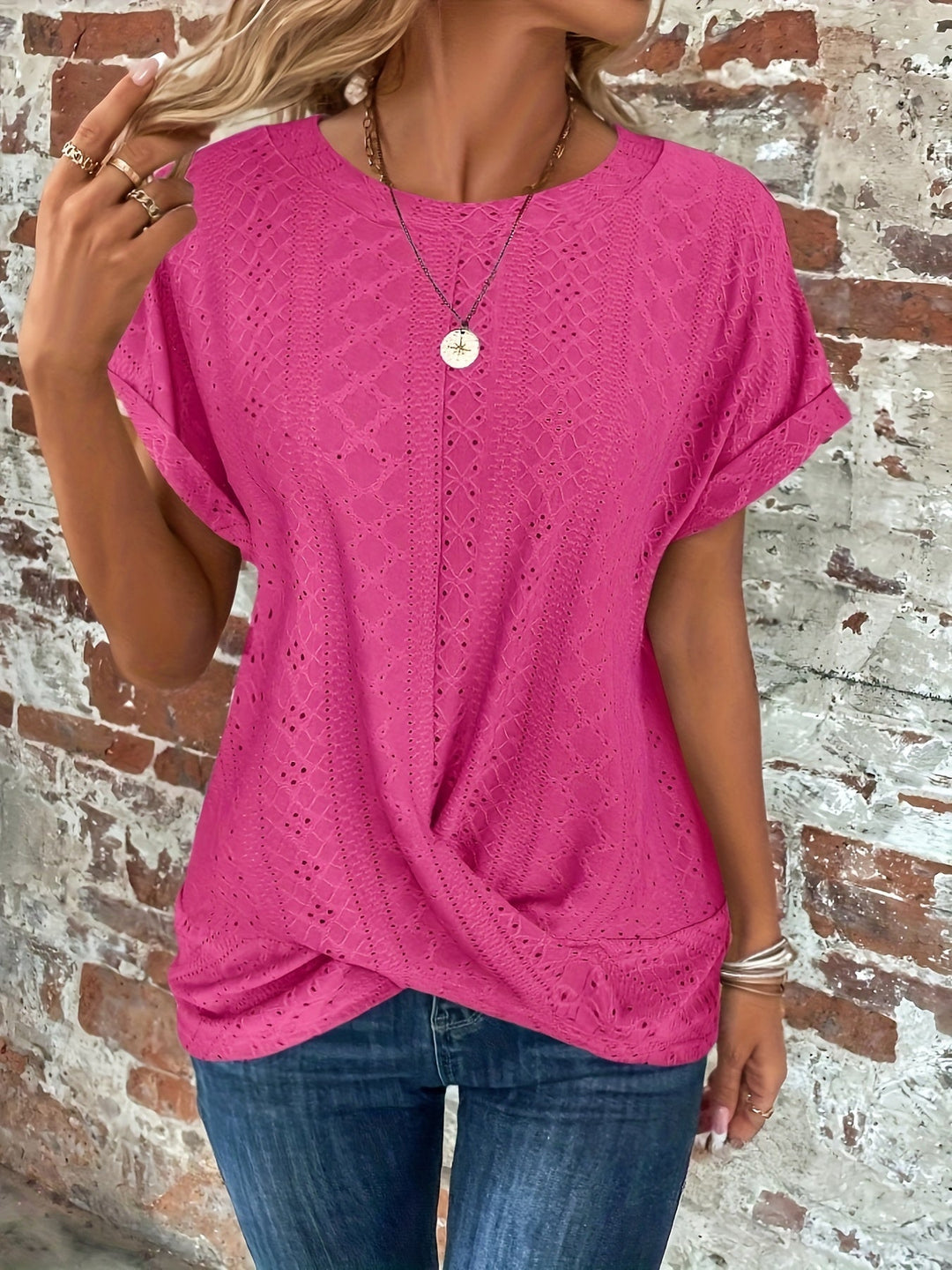 Carlie | Bequemes T-Shirt mit gedrehtem Saum