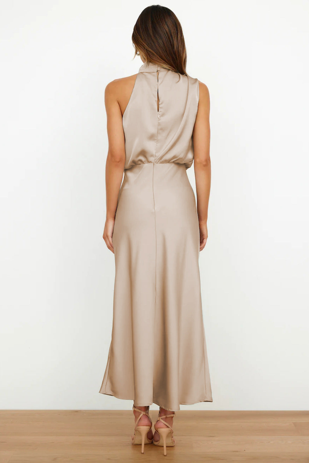 Adelaide | Lang geschnittenes Kleid mit Neckholder