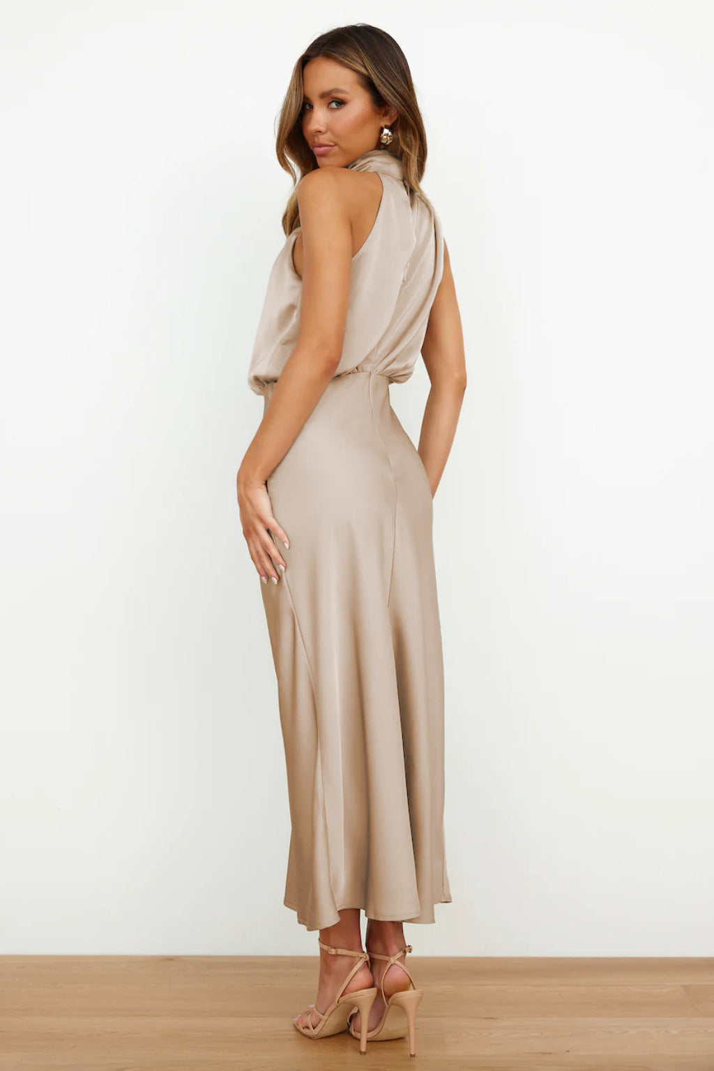Adelaide | Lang geschnittenes Kleid mit Neckholder