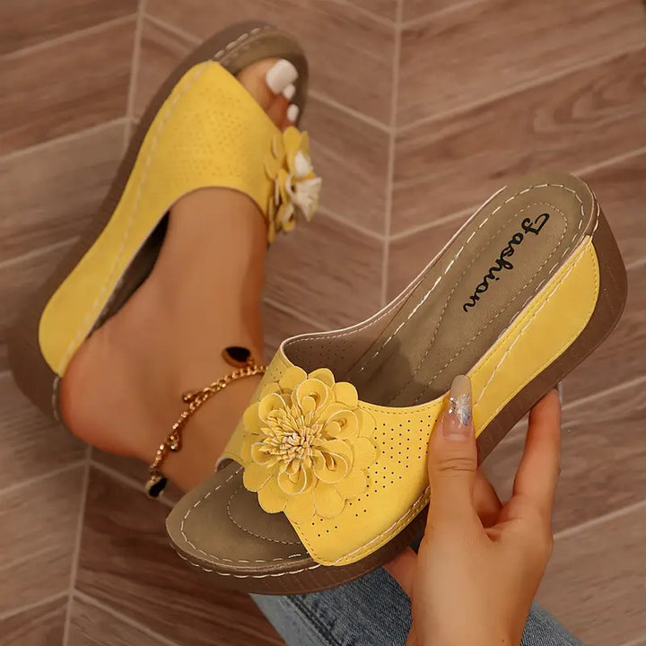 Samira | Orthopädische Sandalen mit Blumenmuster