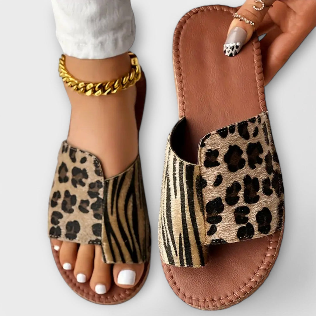 Lia | Stilvolle zweifarbige Slipper mit Leopardenmuster