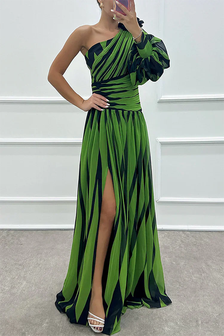 Corine | Elegantes gestreiftes Maxikleid mit einem Schulterträger