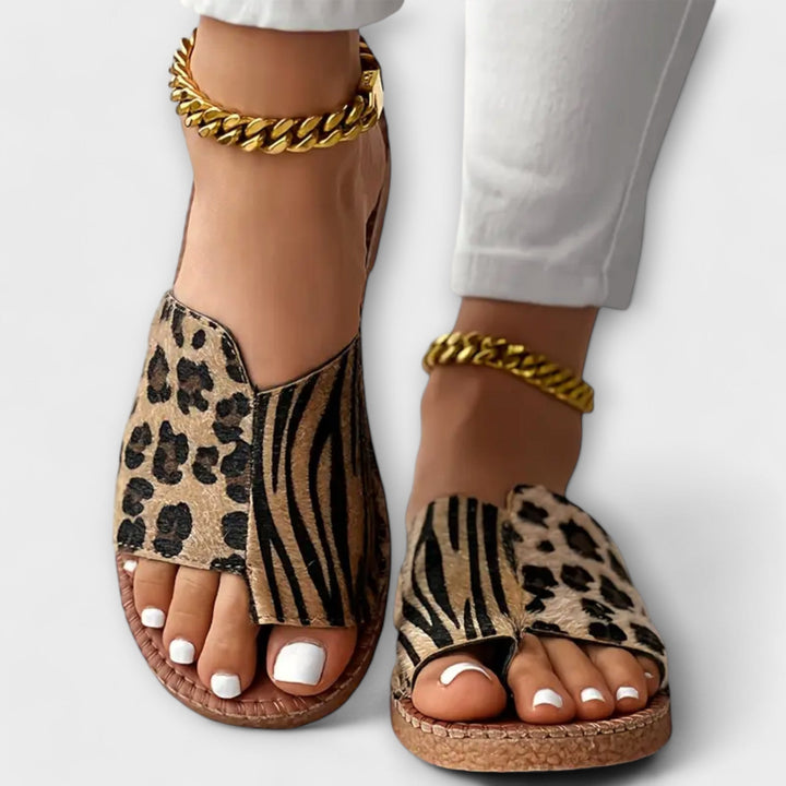 Lia | Stilvolle zweifarbige Slipper mit Leopardenmuster