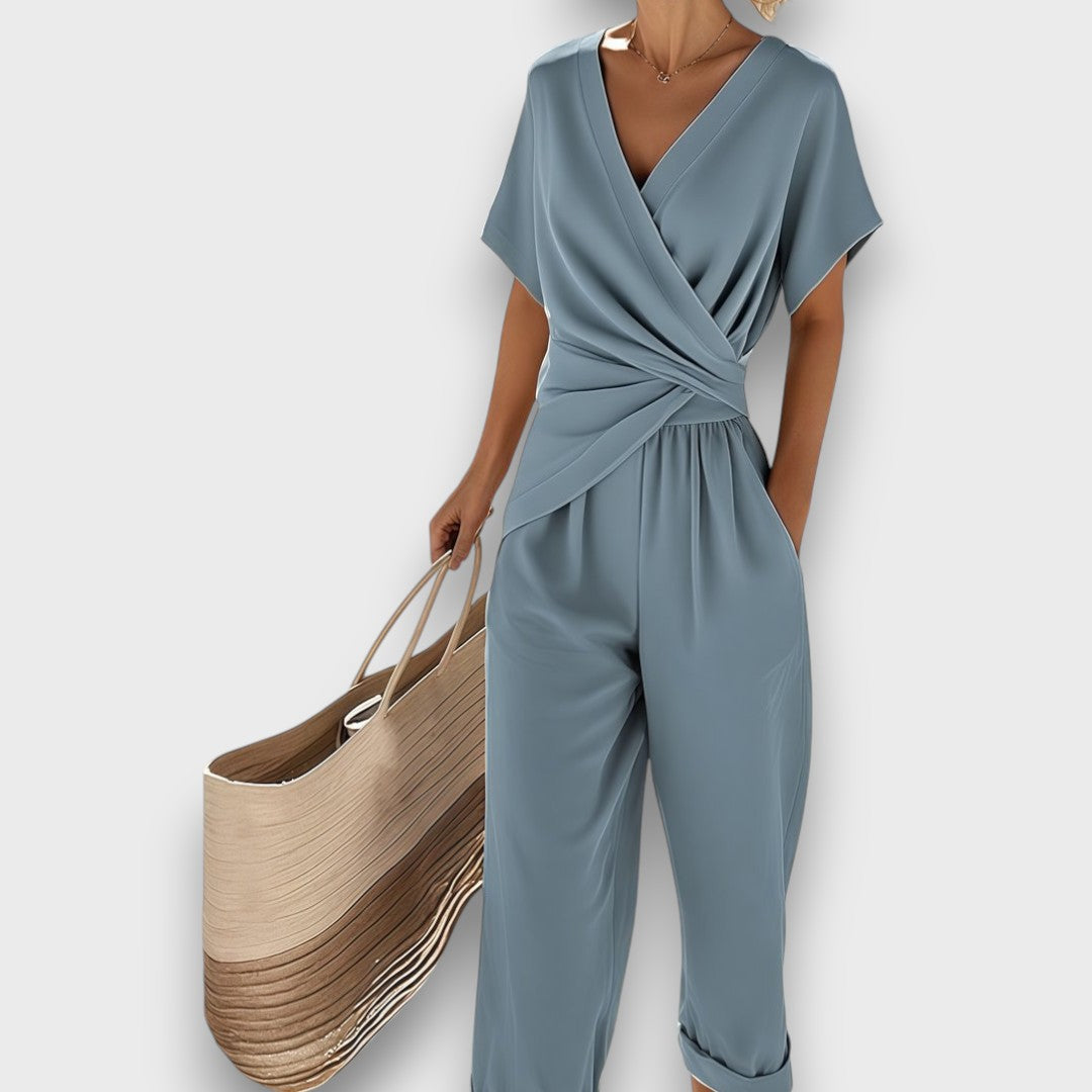 Claira | Sommerlicher Jumpsuit mit Wickeloptik