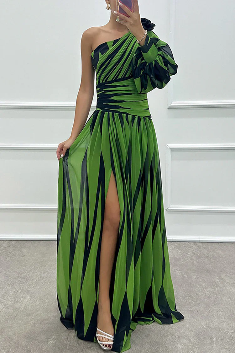 Corine | Elegantes gestreiftes Maxikleid mit einem Schulterträger