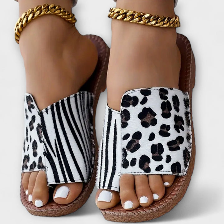 Lia | Stilvolle zweifarbige Slipper mit Leopardenmuster