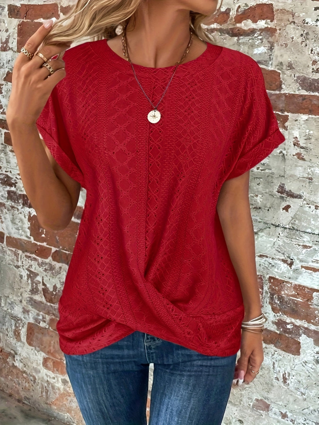 Carlie | Bequemes T-Shirt mit gedrehtem Saum
