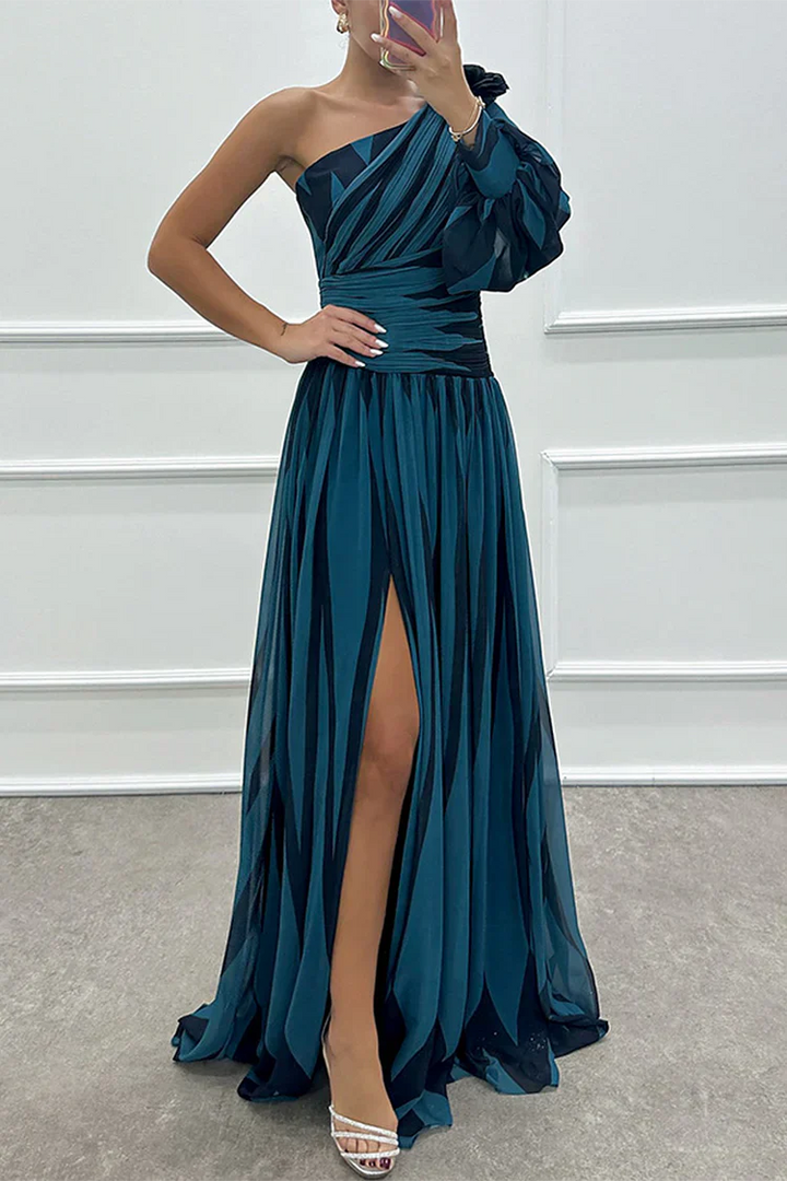 Corine | Elegantes gestreiftes Maxikleid mit einem Schulterträger
