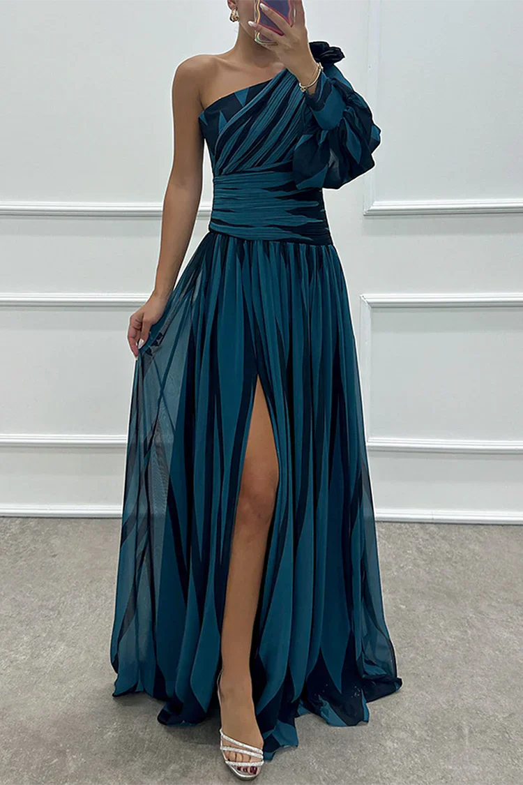 Corine | Elegantes gestreiftes Maxikleid mit einem Schulterträger
