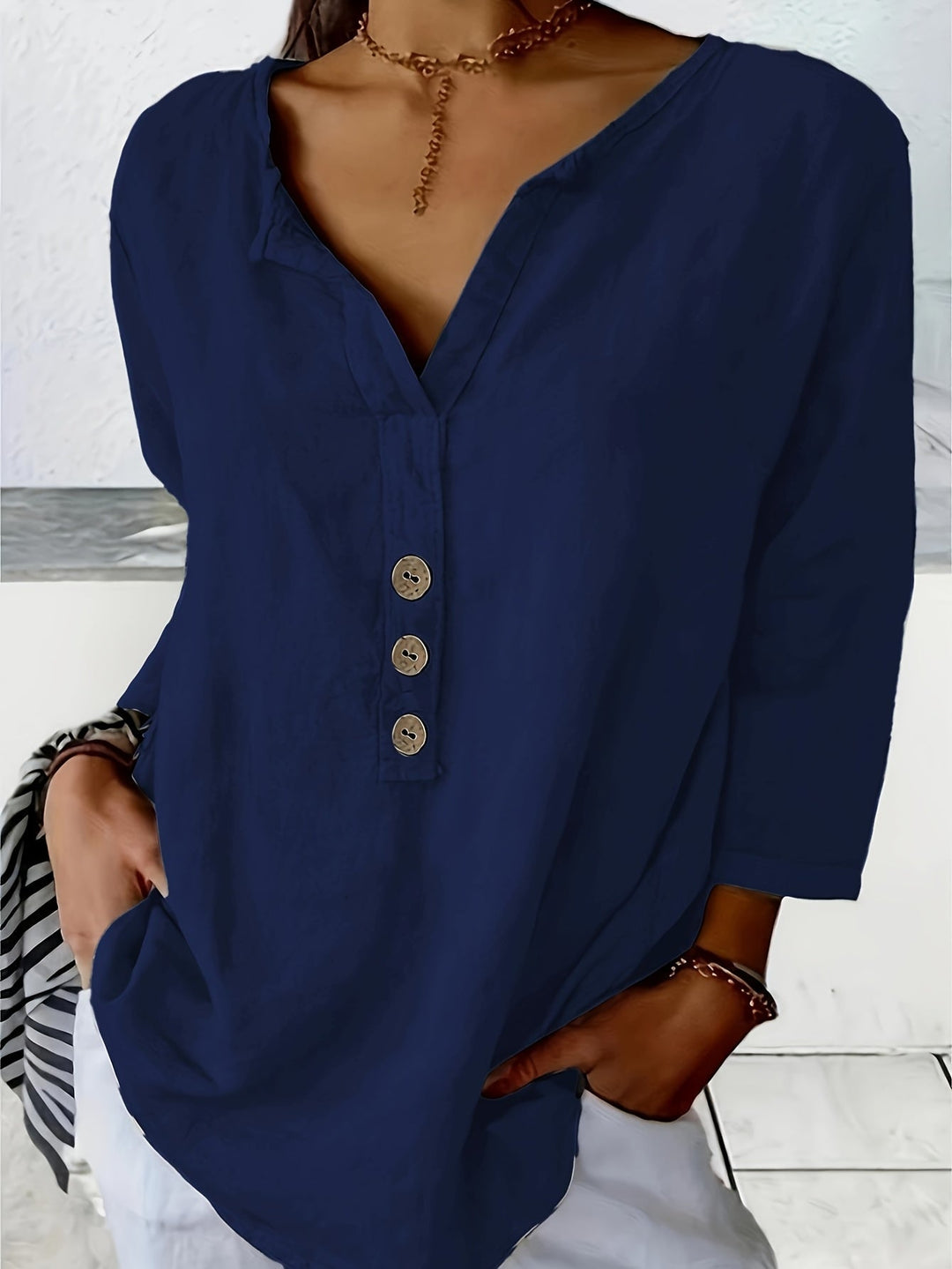 Flama | Lockere V-Ausschnitt Bluse mit Knöpfen