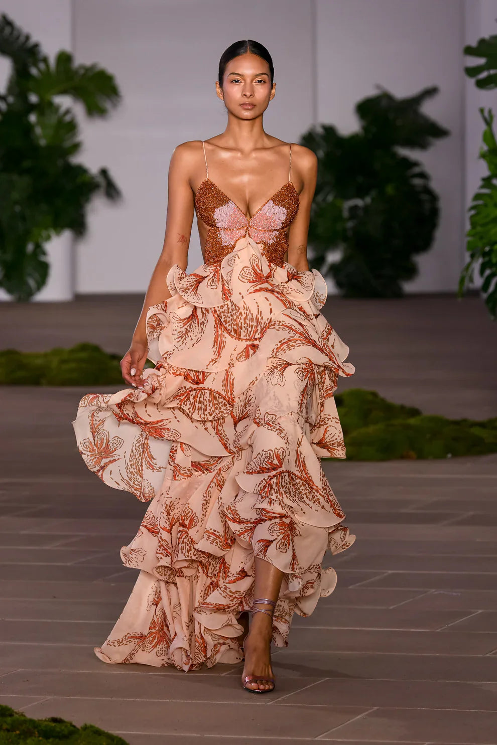 Carolina | Elegantes Damenkleid mit Volants
