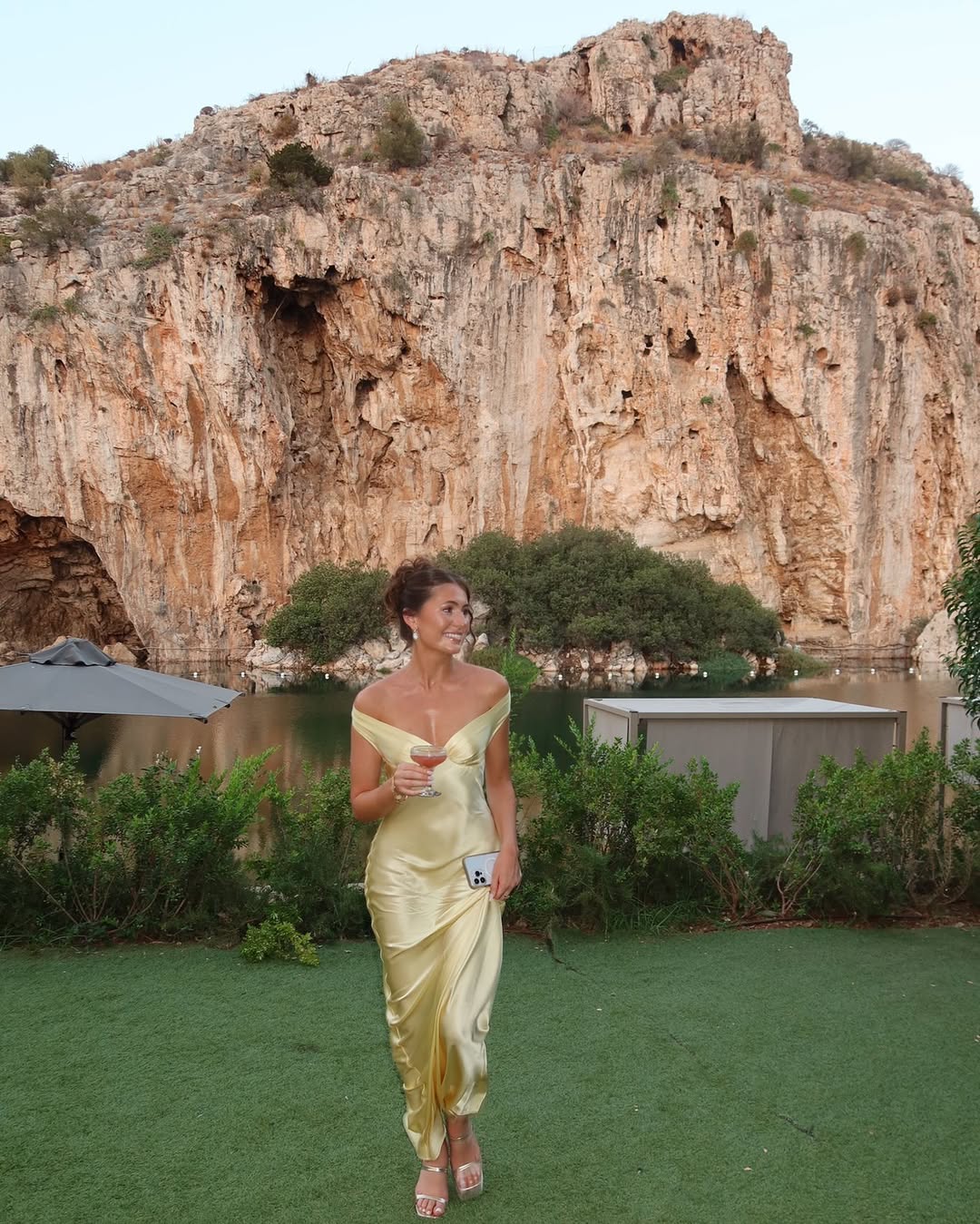 Liebe | Trägerloses Abendkleid mit schulterfreiem Design