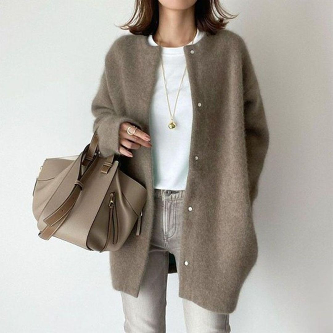 Alethea | Warme und elegante Strickjacke