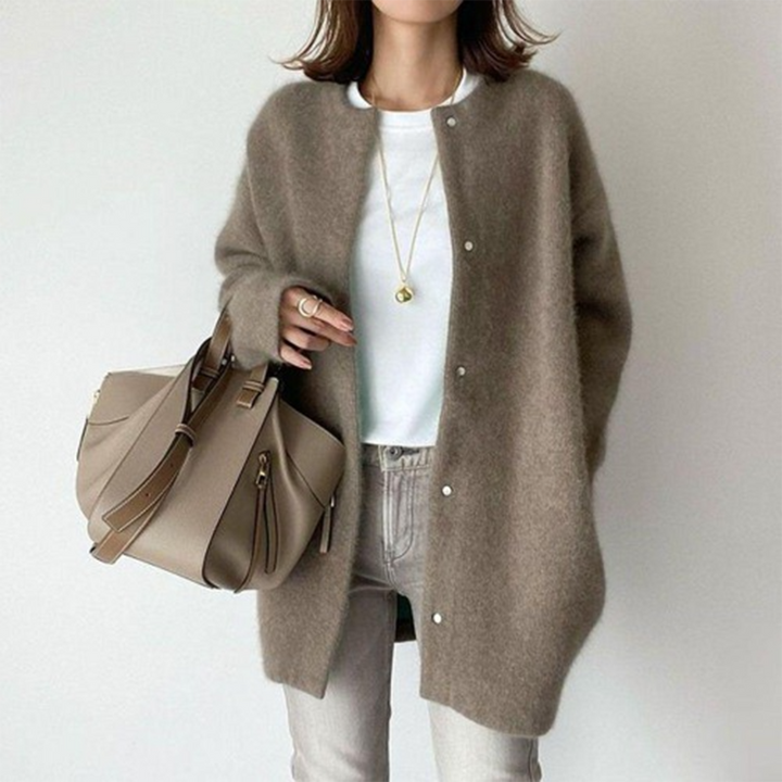 Alethea | Warme und elegante Strickjacke
