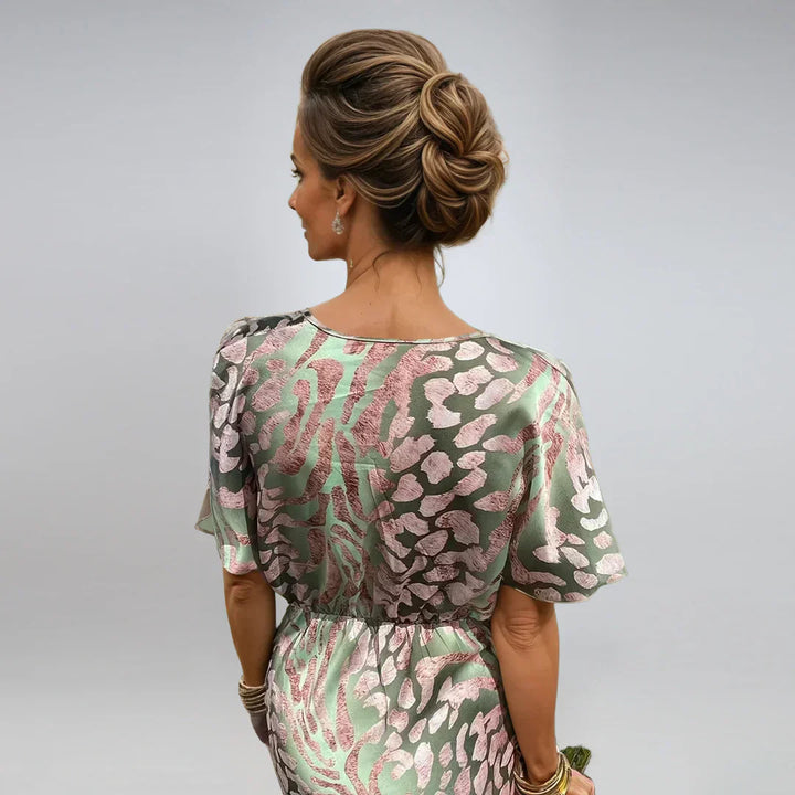 Carys | Langes Kleid mit V-Ausschnitt und verdrehtem Detail