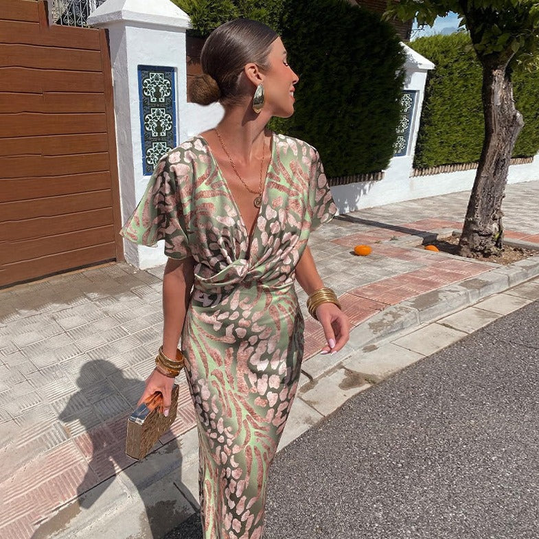 Carys | Langes Kleid mit V-Ausschnitt und verdrehtem Detail