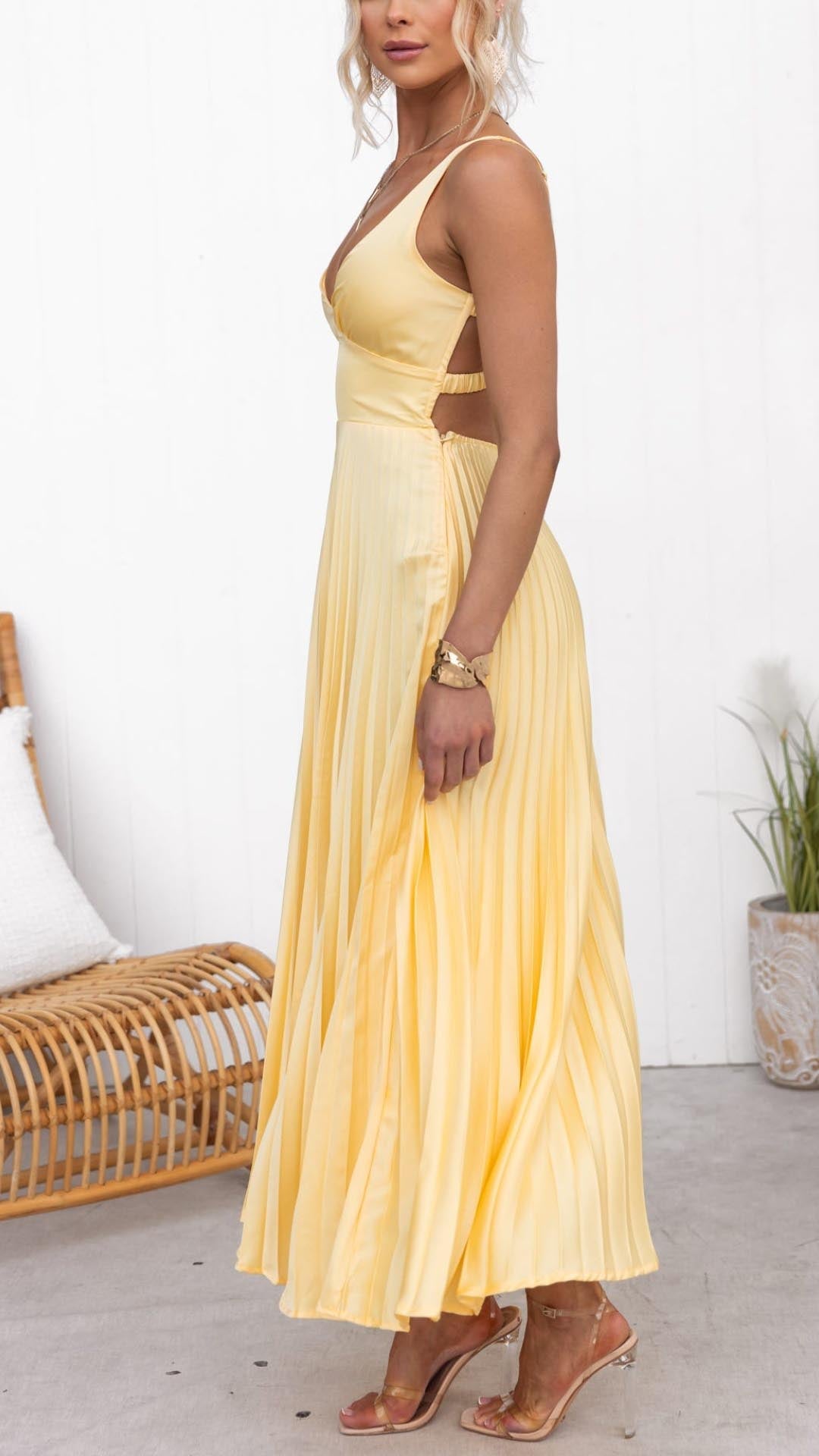 Juliene | Gelbes Plissiertes V-Ausschnitt Maxikleid