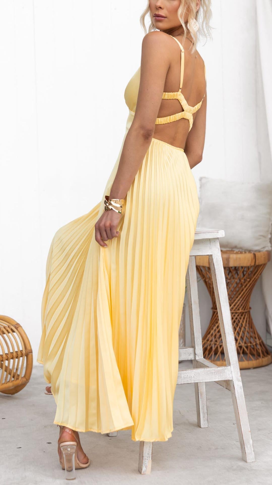 Neli | Elegantes Plissee V-Ausschnitt Maxikleid