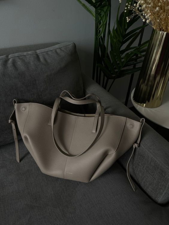 Emerie | Elegante Tragetasche mit seitlicher Raffung