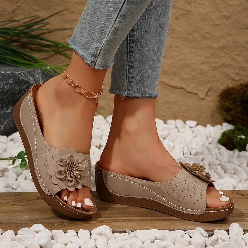 Samira | Orthopädische Sandalen mit Blumenmuster