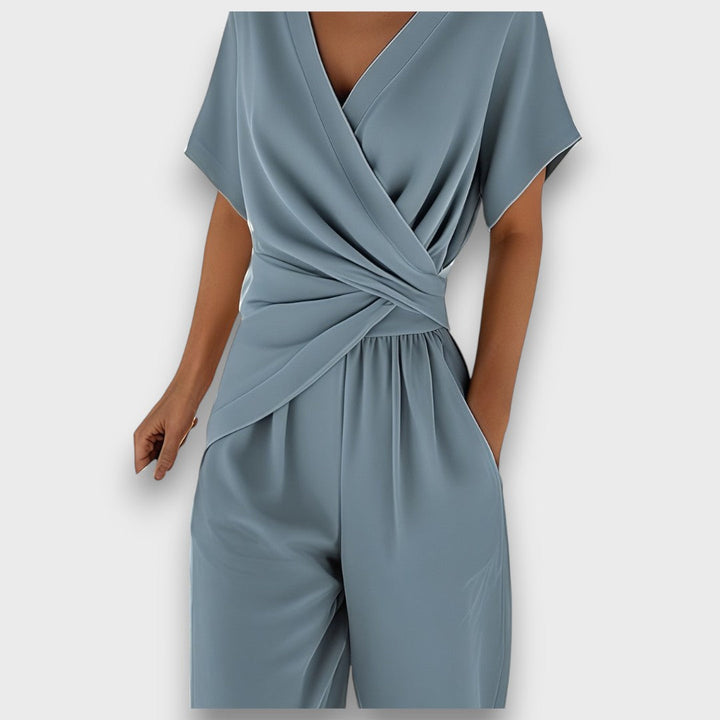Claira | Sommerlicher Jumpsuit mit Wickeloptik