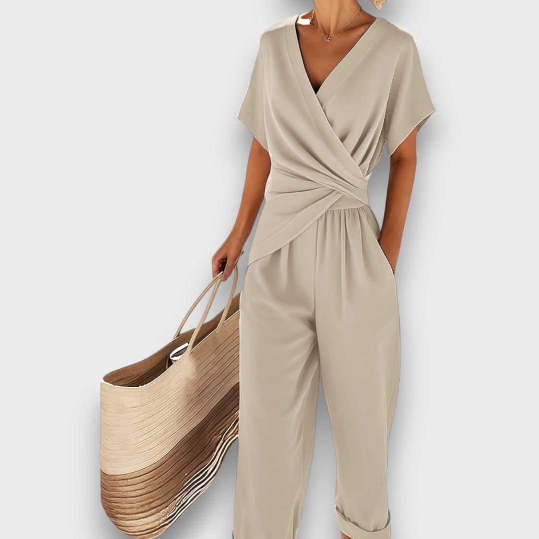 Claira | Sommerlicher Jumpsuit mit Wickeloptik