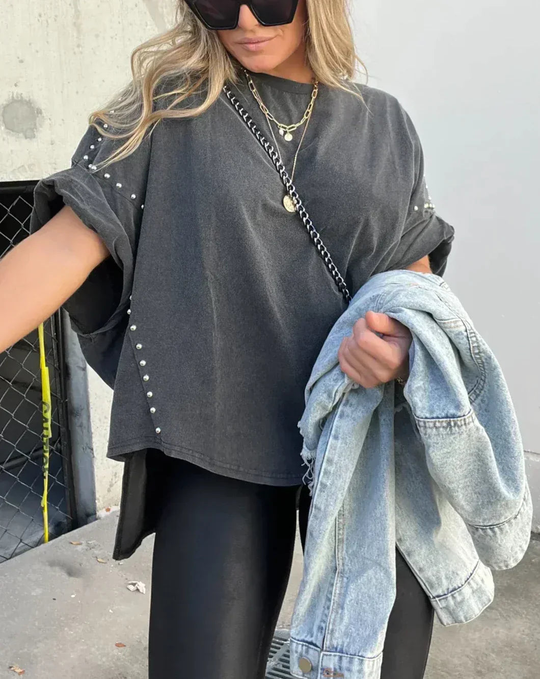 Isa | Übergroßes T-Shirt mit Nieten