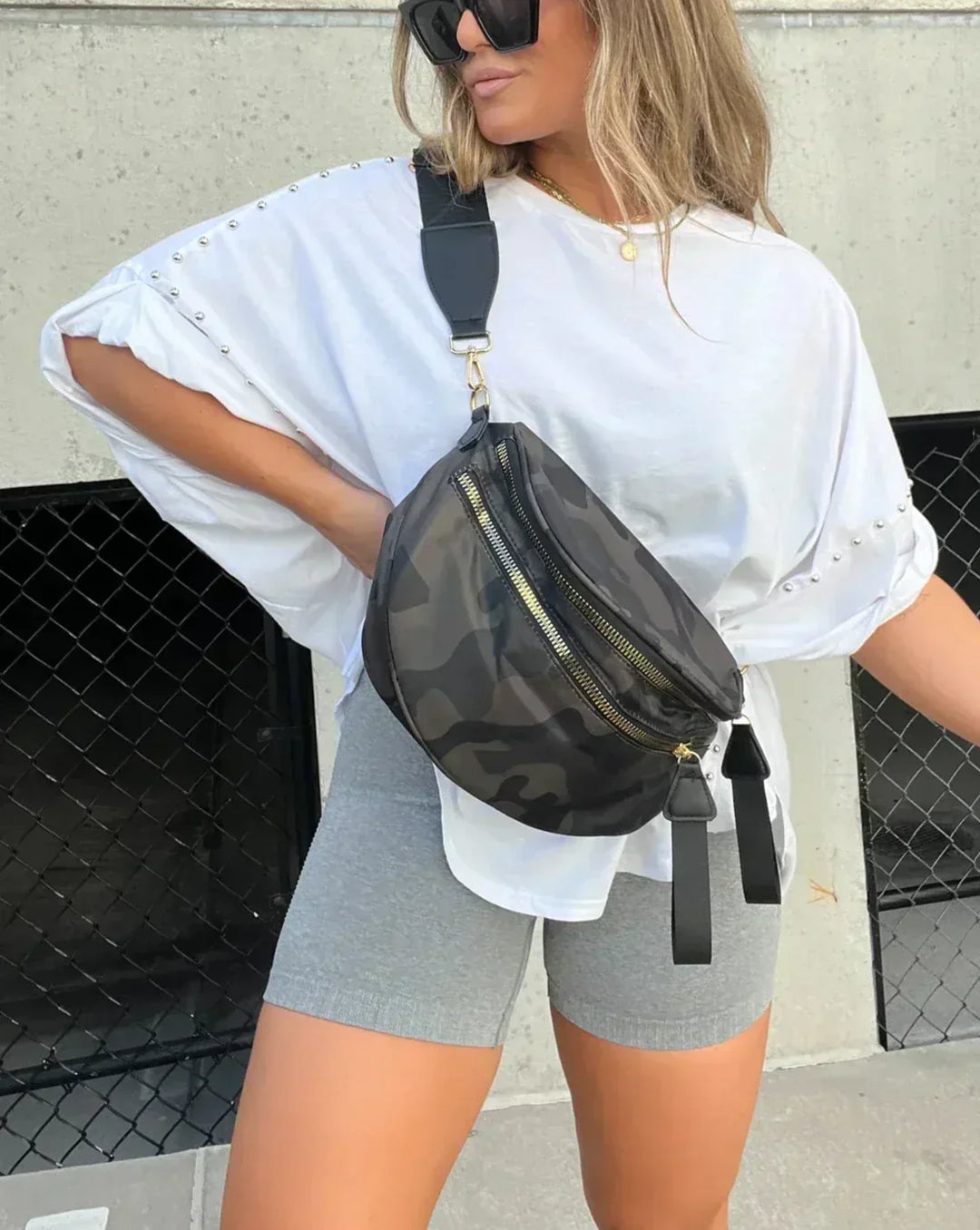 Isa | Übergroßes T-Shirt mit Nieten