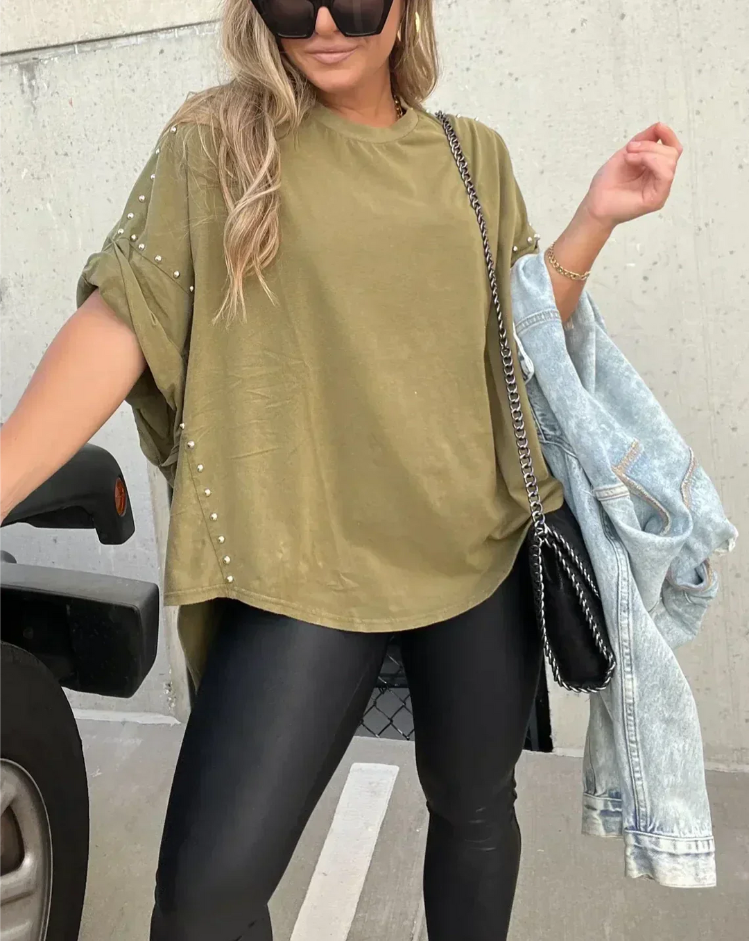 Isa | Übergroßes T-Shirt mit Nieten